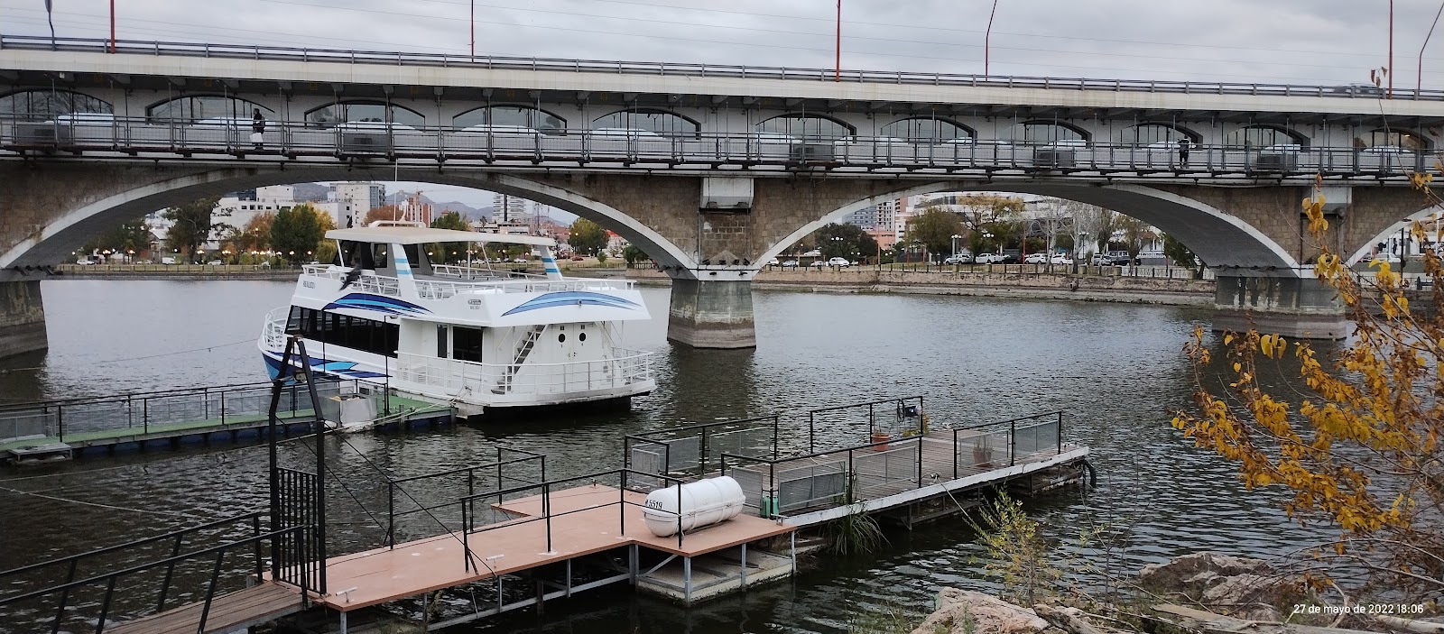 Vista del lago San Roque y el puente Central de Villa Carlos Paz, a pocos metros del hotel