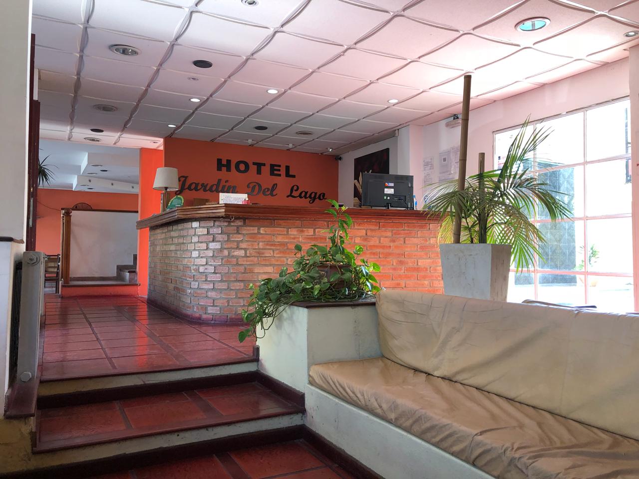 Bar y comedor del Hotel Jardín del Lago